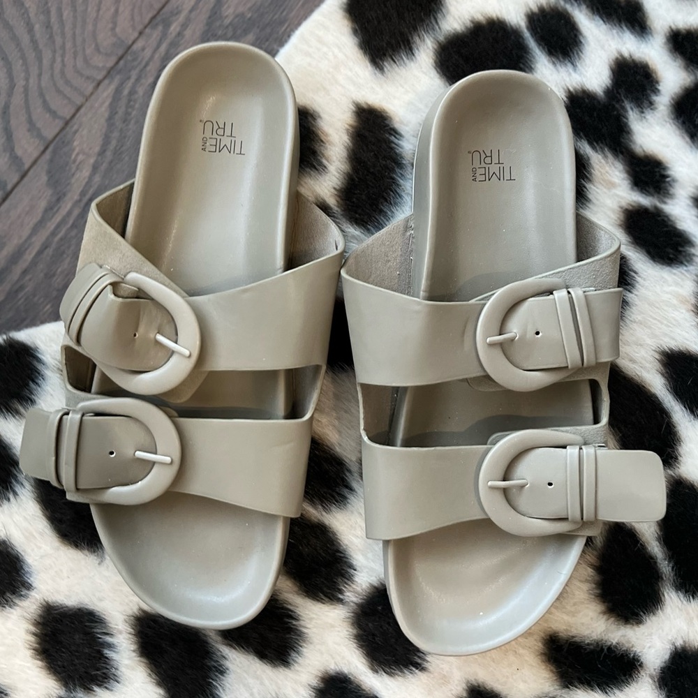 Time + Tru olive buckle slide sandals size 8